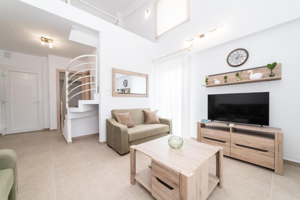 TV a/nebo společenská místnost v ubytování Nefeli & Nefeli Luxury Residential Complexes