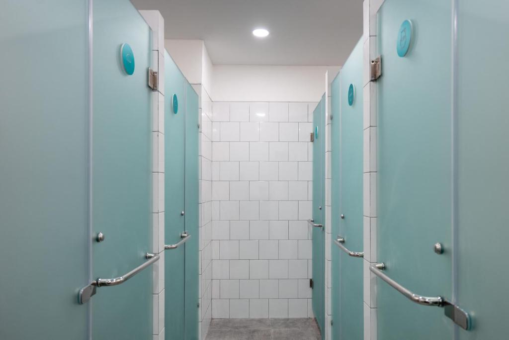 Vannituba majutusasutuses Bobopod Kebayoran Baru, Jakarta