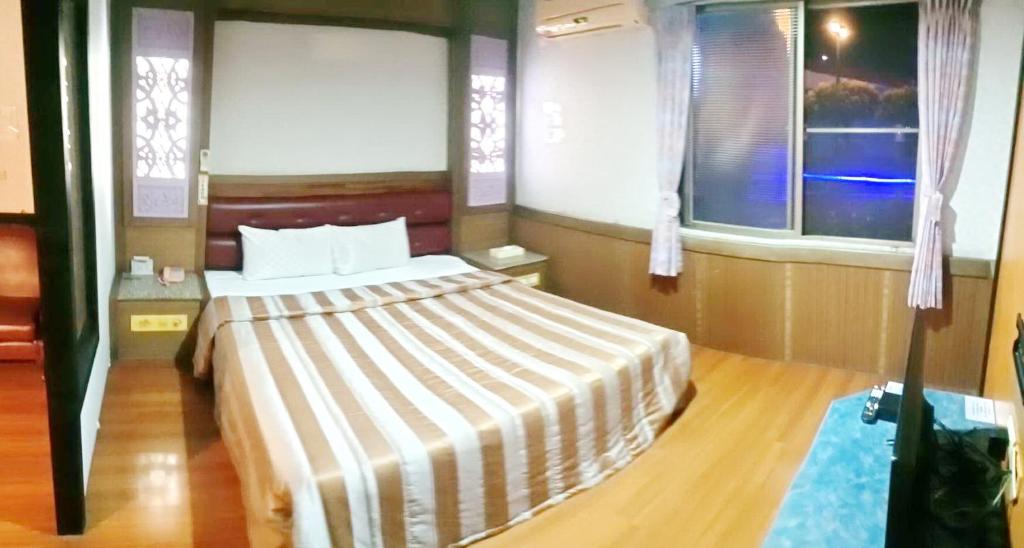 Postel nebo postele na pokoji v ubytování Love Boat Motel