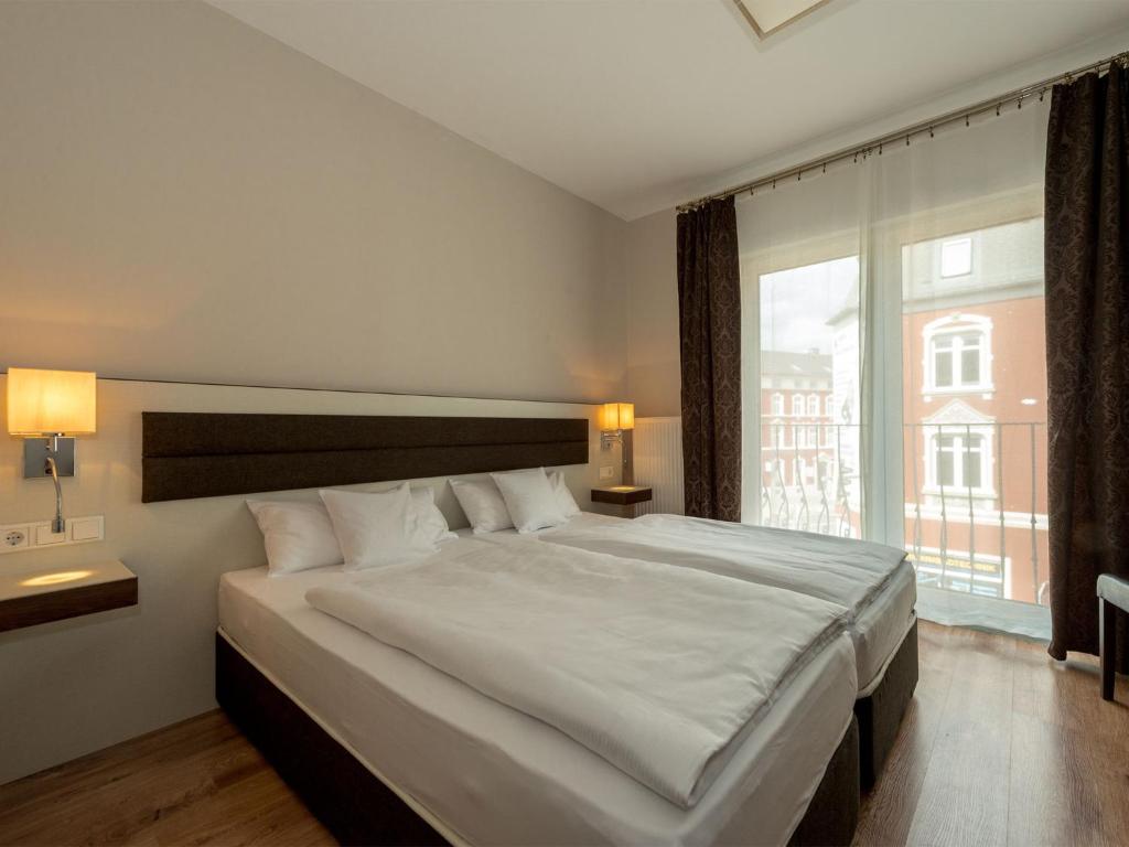 Postel nebo postele na pokoji v ubytování Hotel Nordhausen