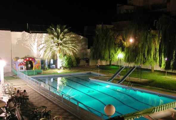 Bazén v ubytování Hotel La Moraleda - Complejo Las Delicias nebo v jeho okolí