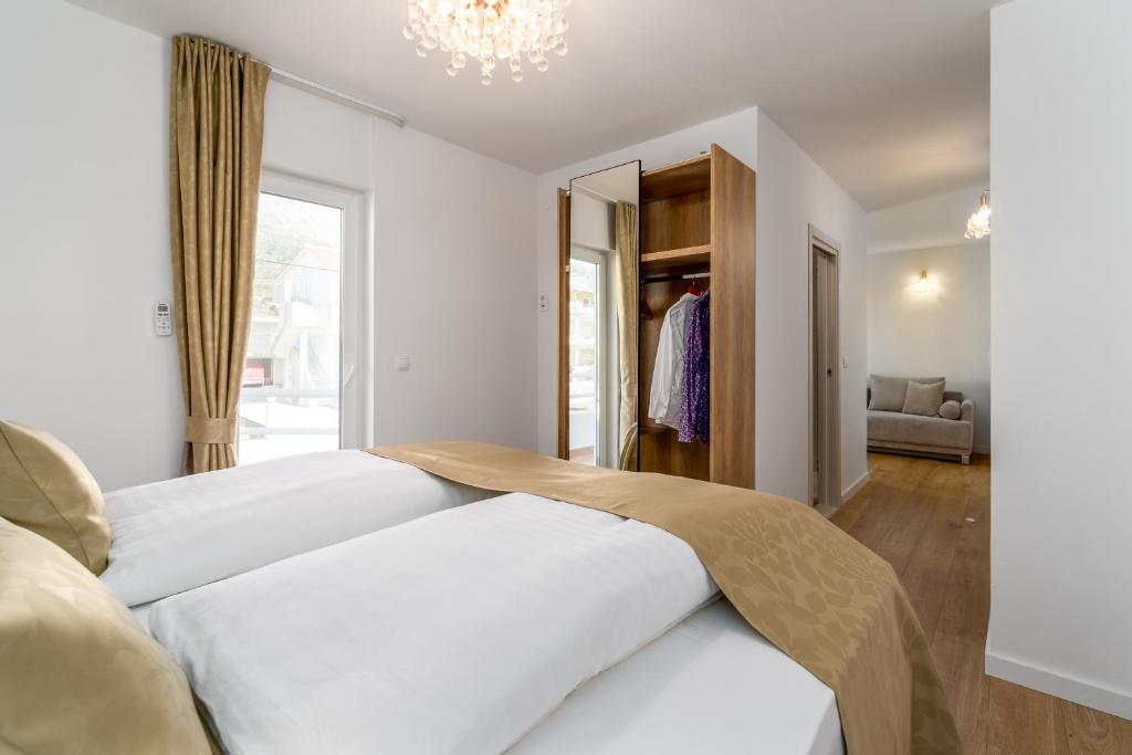 Rooms Vedrana - Comfort Double Room With Balcony And Mountain View