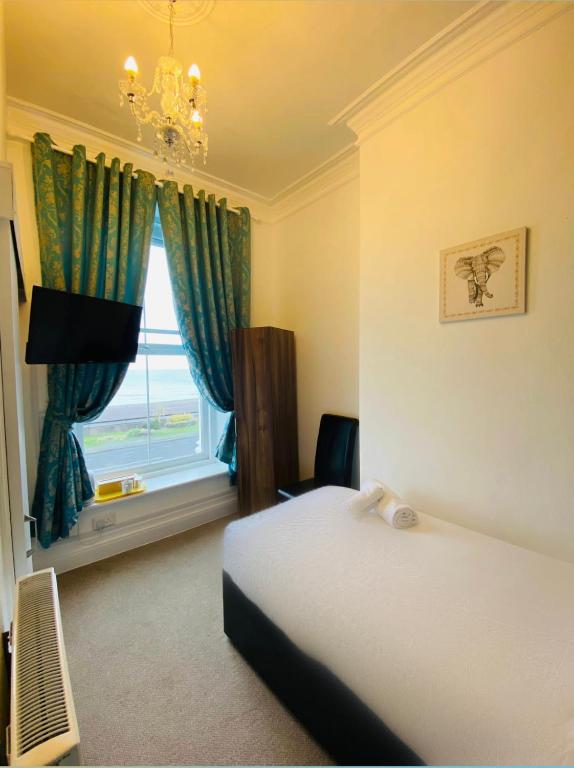 Four Oaks Hotel - Resim 12