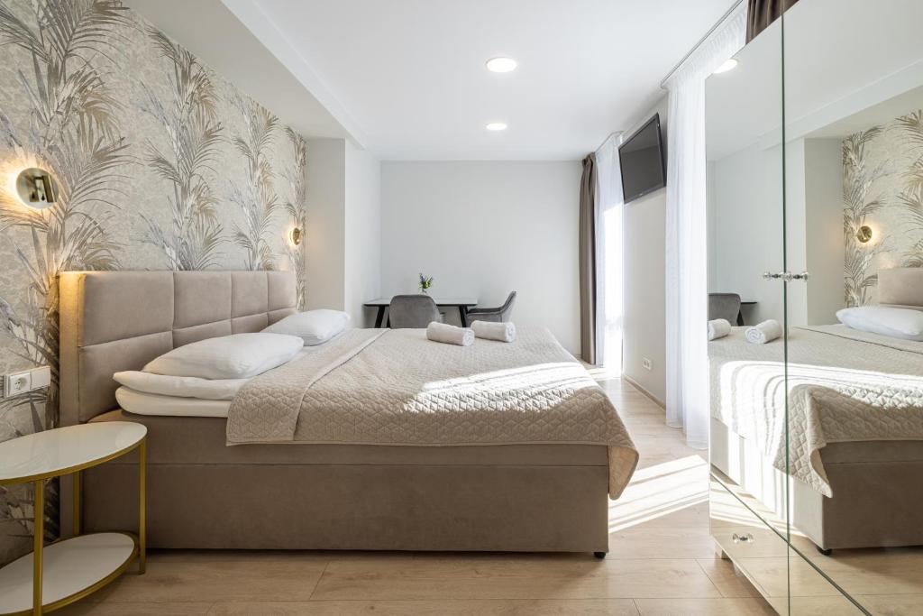 DHARMA Stay APARTAMENTAI su terasa ir vaizdu į miestą - Tweepersoonskamer Met Balkon