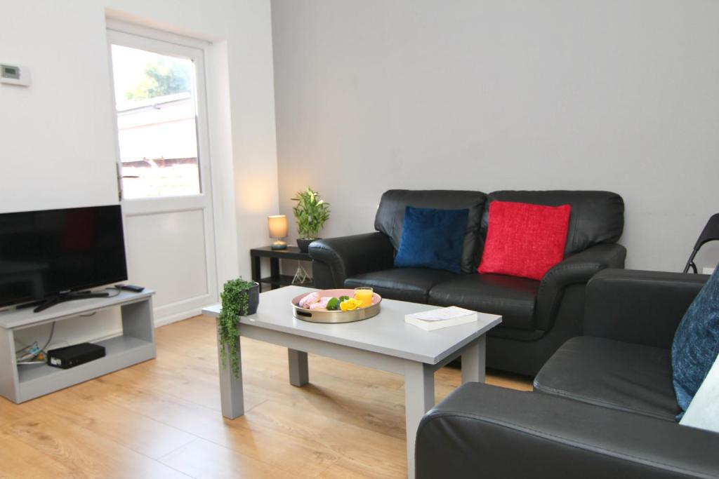 a living room with a couch and a table at Tranquil 3Bed Retreat - Walk to Coventry University, Fargo Village & Coventry City Centre in Coventry