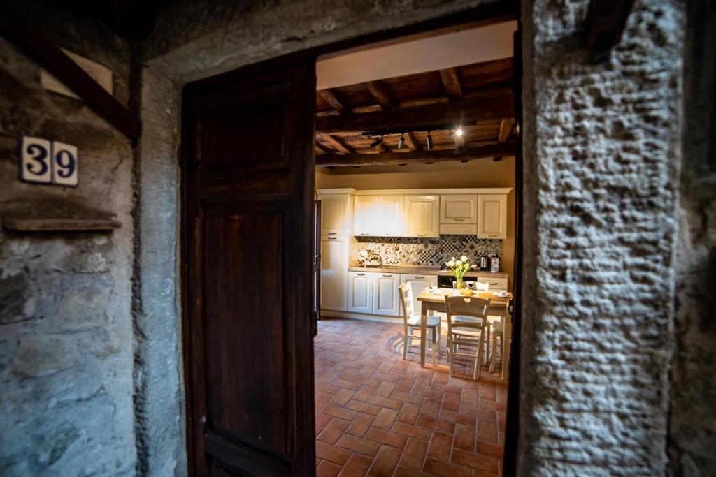 Kuchyň nebo kuchyňský kout v ubytování Il giardino nel borgo