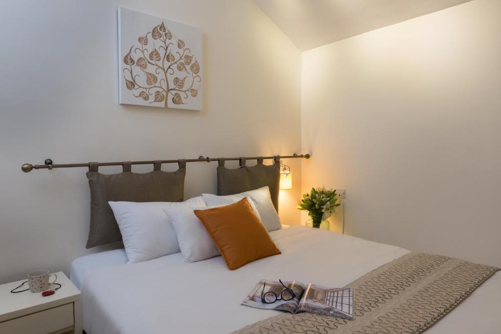 Postel nebo postele na pokoji v ubytování Rafael Residence Boutique