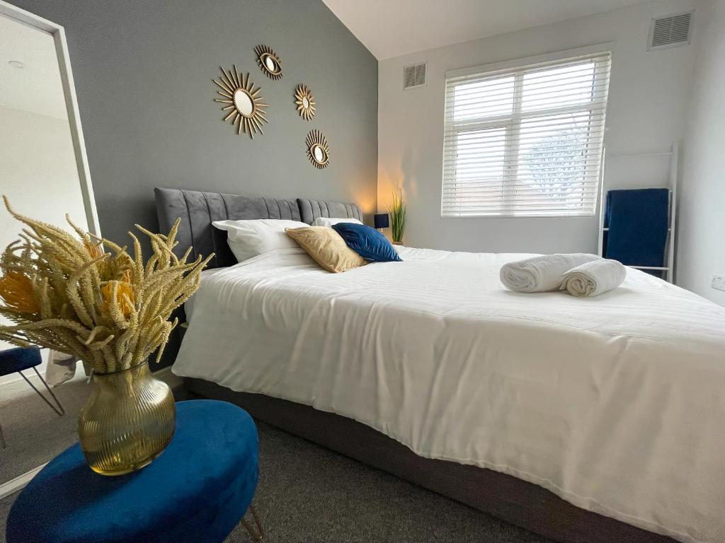 Spacious 2Bed  with FREE PARKING! 15min to city & Christie NHS