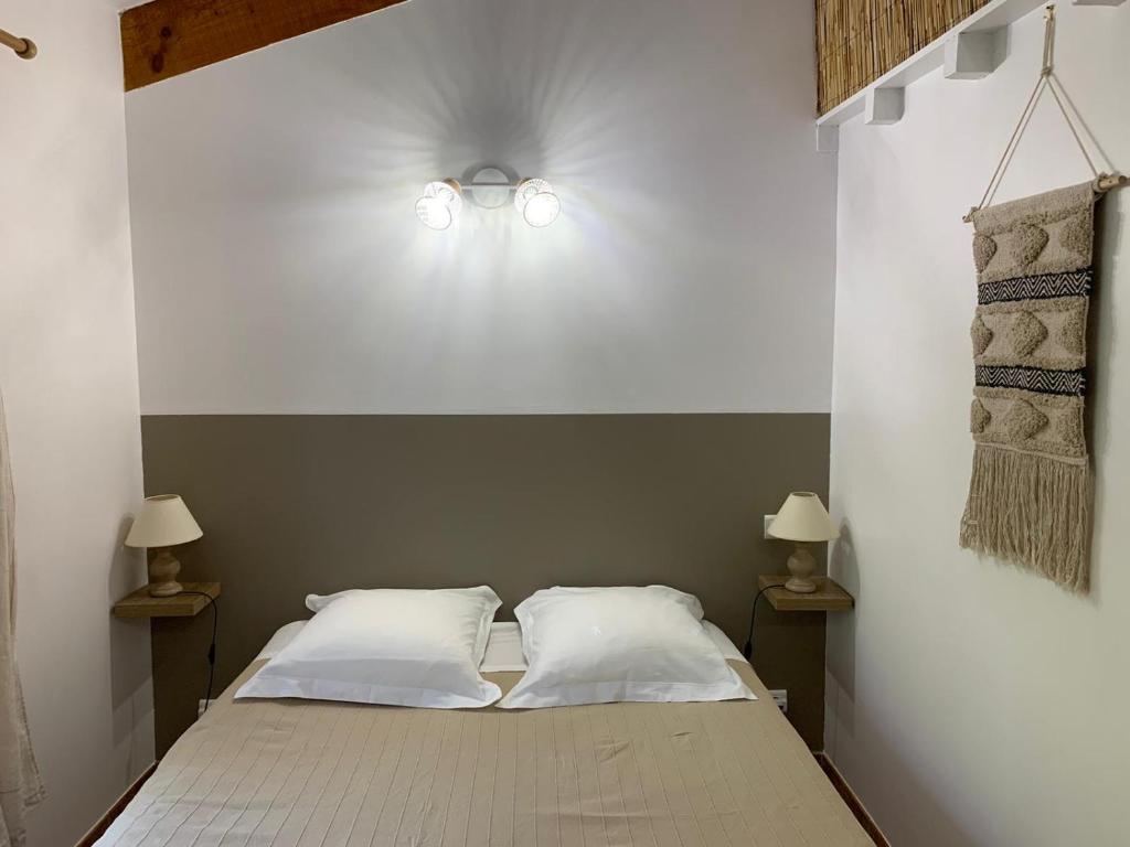 Postel nebo postele na pokoji v ubytování Gîte L'Olivier (Bastide Sainte Agnès)