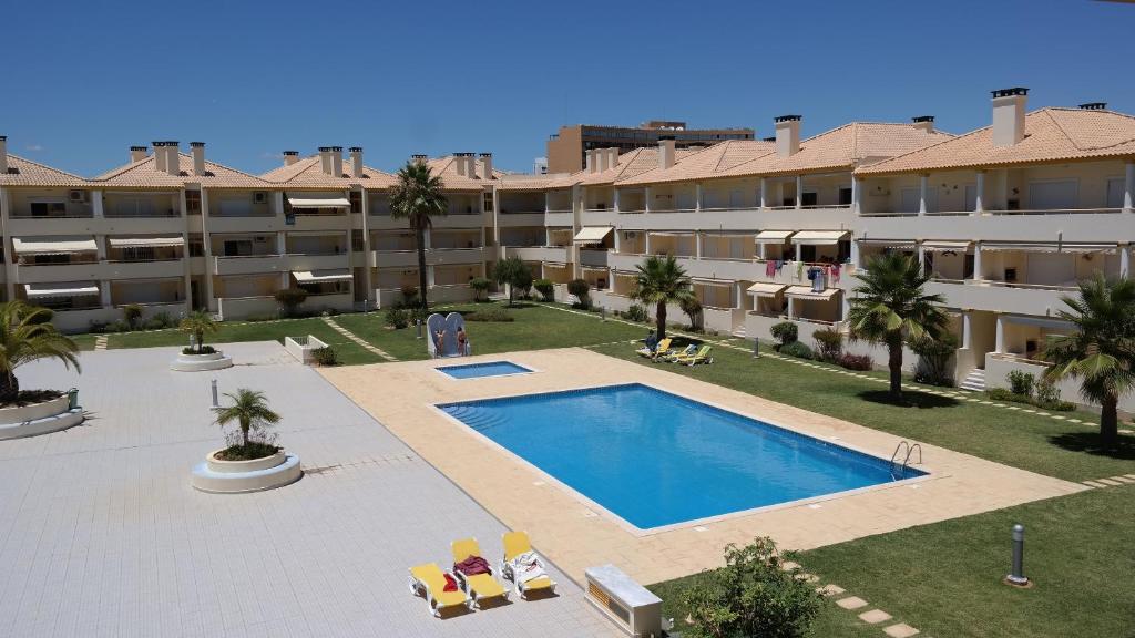 an overhead view of an apartment complex with a swimming pool at Vila Atlantida Apartment in Vilamoura