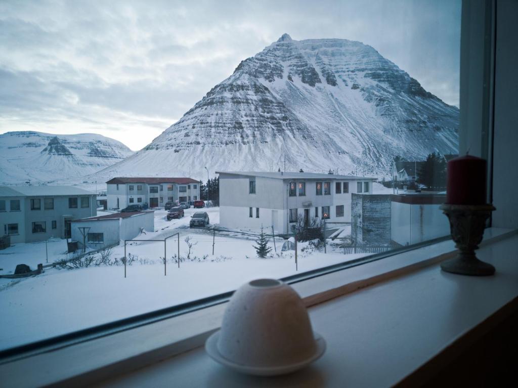 Gallery image of Apartment with Amazing Mountain View in Bolungarvík