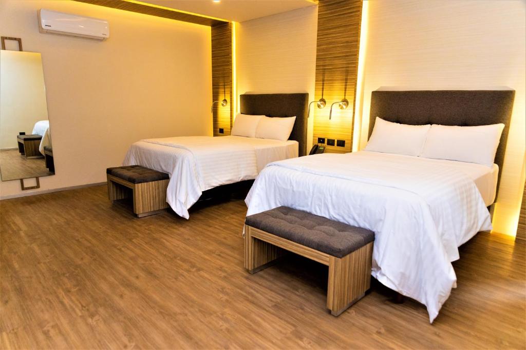 Postel nebo postele na pokoji v ubytování Hotel Plaza by Kavia