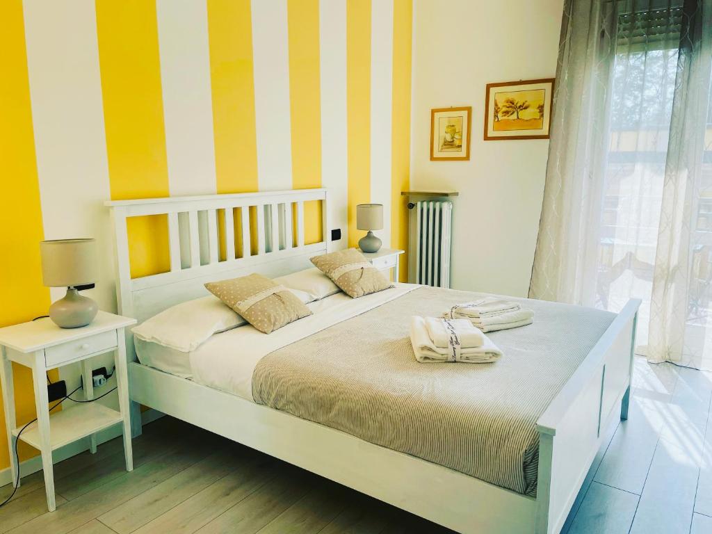 ヴェローナにあるGrazia Luxury Homeのベッドルーム1室(ベッド1台付)