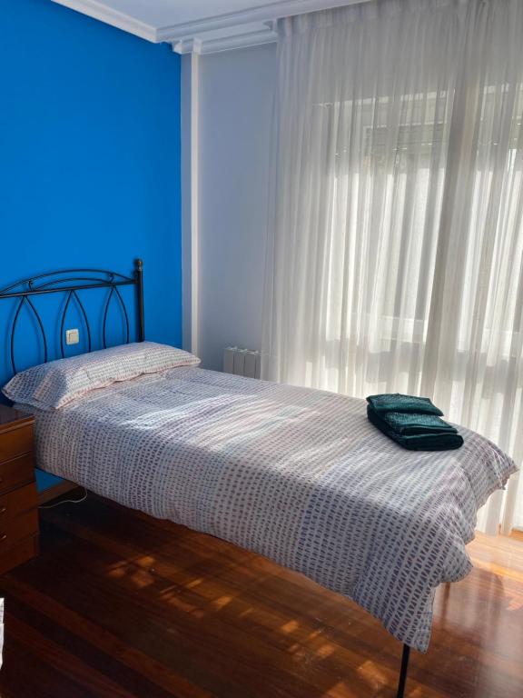 Postel nebo postele na pokoji v ubytování La Casa de Fito cerca del centro de Comillas