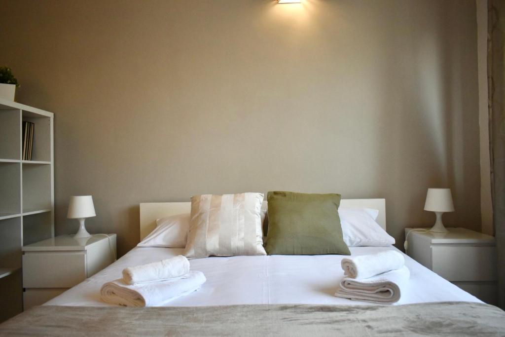 Łóżko lub łóżka w pokoju w obiekcie Casa Bramante - Comfort moderno tra Arena, Ospedali e Centro