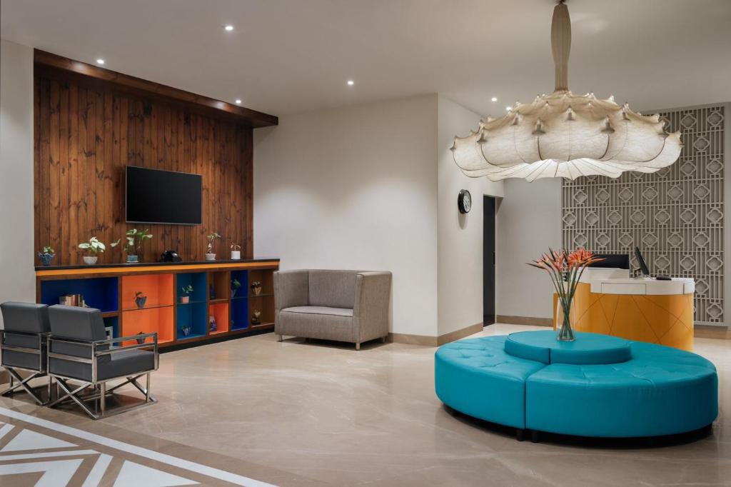 TV a/nebo společenská místnost v ubytování Golden Tulip City Centre Gurgaon