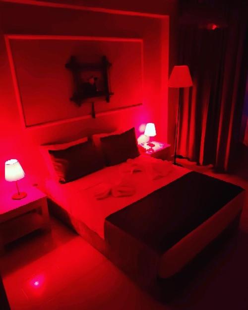 Postel nebo postele na pokoji v ubytování Side Erenler Hotel