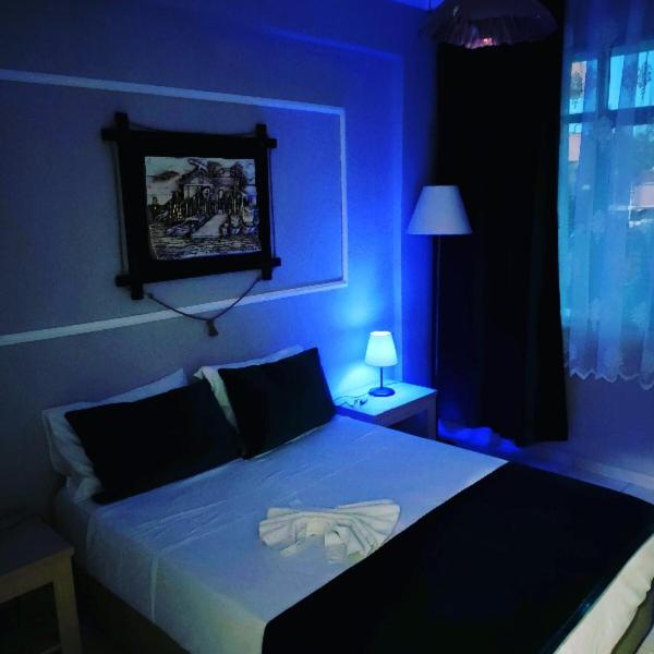 Postel nebo postele na pokoji v ubytování Side Erenler Hotel