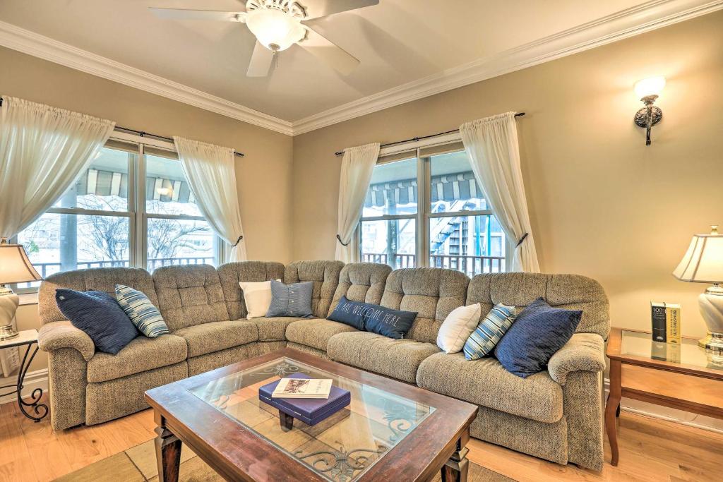 Beautiful Spacious Beach Home, Private Deck & Grill, with Beach Badges - Maison De Six Chambres