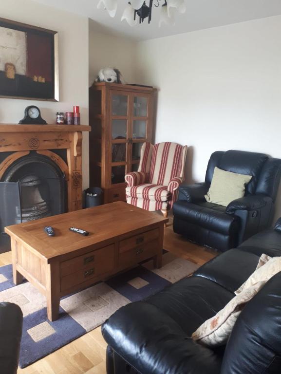Posezení v ubytování NO 9 The Willows, Ballinamore, Entire home
