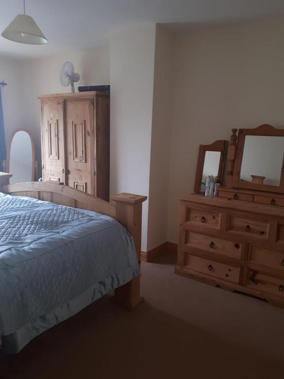 Postel nebo postele na pokoji v ubytování NO 9 The Willows, Ballinamore, Entire home