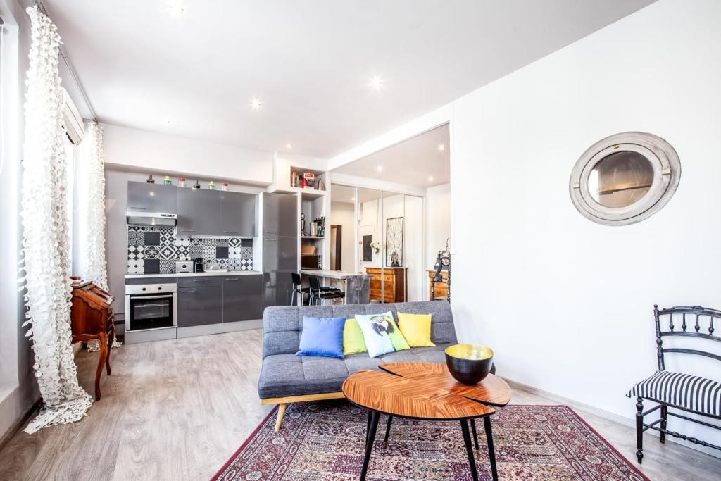 a living room with a couch and a table at Superbe T2 de Standing au Pharo - Air Rental in Marseille