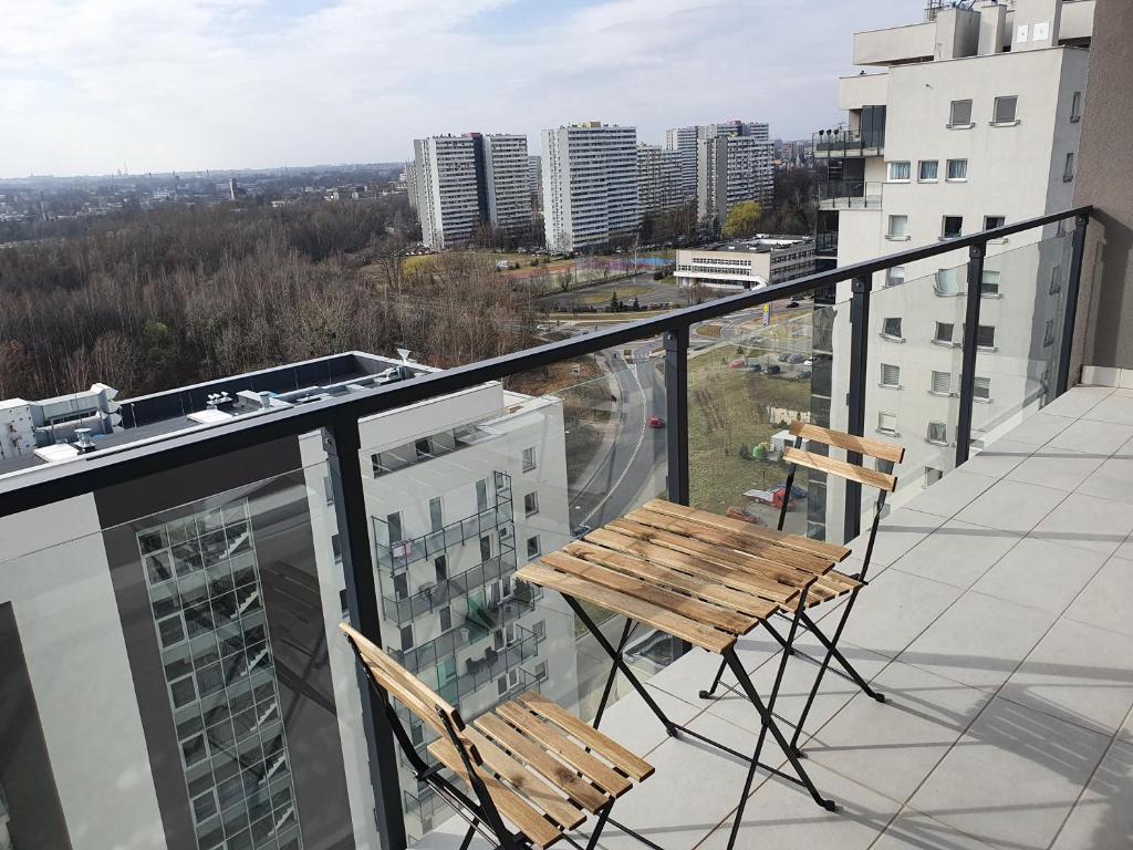 APARTAMENT W CHMURACH- 15 PIĘTRO OSIEDLE TYSIĄCLECIA- parking w hali garażowej, wielki taras z widokiem na zachód słońca - 12