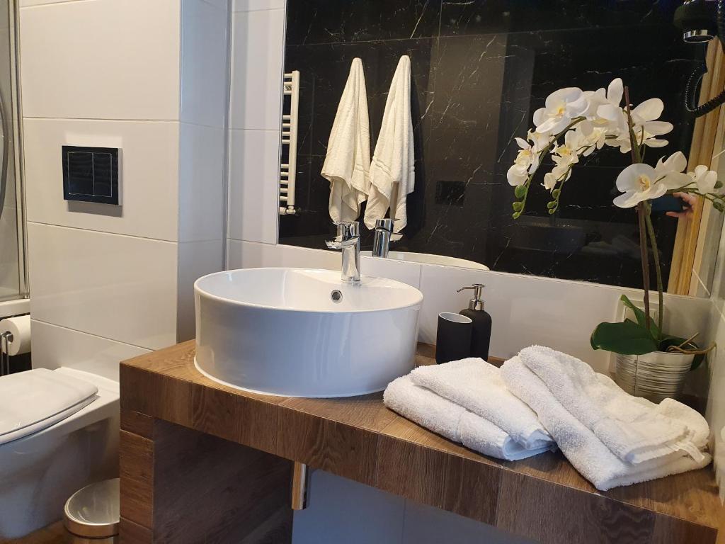 APARTAMENT W CHMURACH- 15 PIĘTRO OSIEDLE TYSIĄCLECIA- parking w hali garażowej, wielki taras z widokiem na zachód słońca - 10