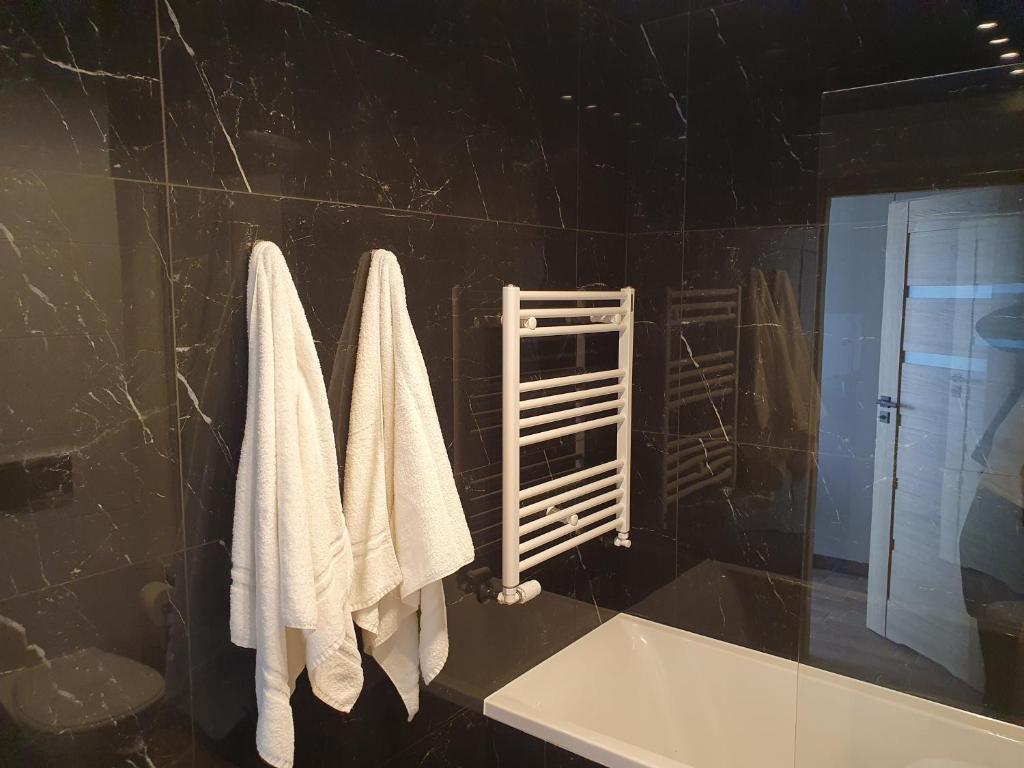 APARTAMENT W CHMURACH- 15 PIĘTRO OSIEDLE TYSIĄCLECIA- parking w hali garażowej, wielki taras z widokiem na zachód słońca - 11