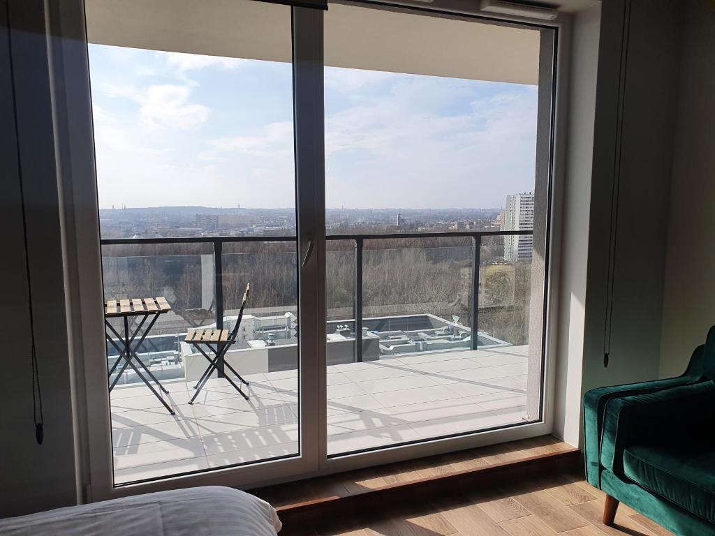 APARTAMENT W CHMURACH- 15 PIĘTRO OSIEDLE TYSIĄCLECIA- parking w hali garażowej, wielki taras z widokiem na zachód słońca - 16