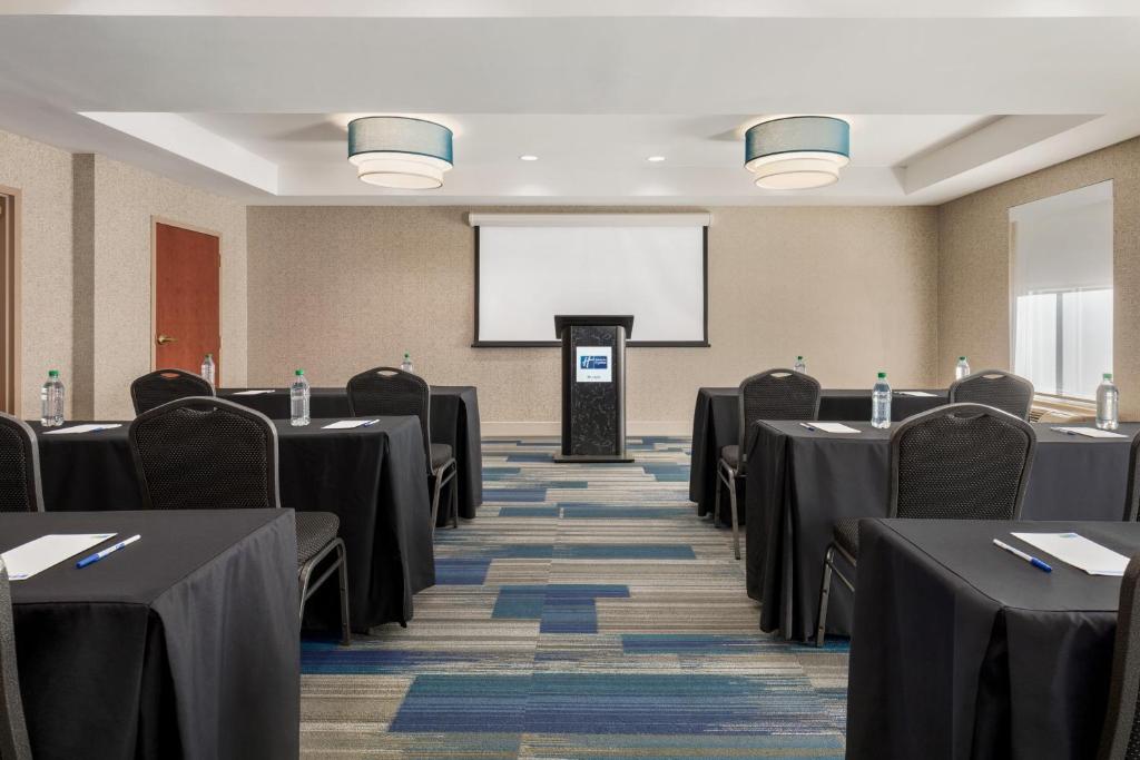 Konferenční prostory v ubytování Holiday Inn Express & Suites Philadelphia - Mt Laurel by IHG