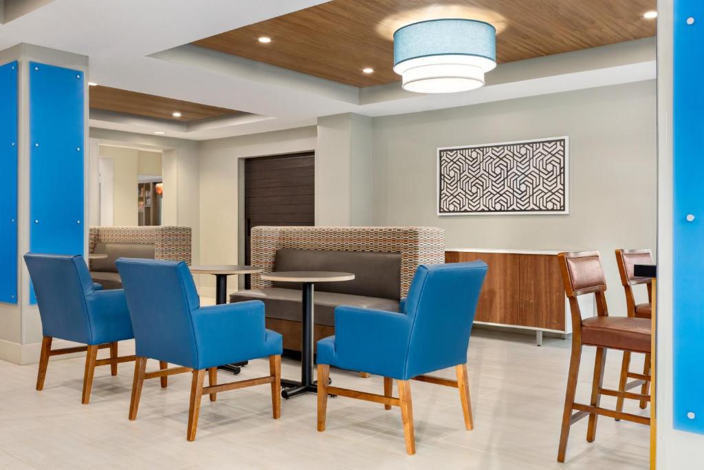 Posezení v ubytování Holiday Inn Express & Suites Philadelphia - Mt Laurel by IHG