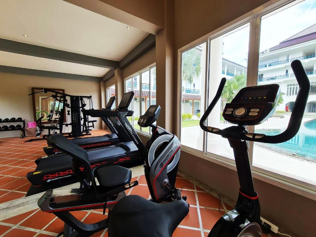 Fitness centrum a/nebo fitness zařízení v ubytování Katathong Golf Resort & Spa