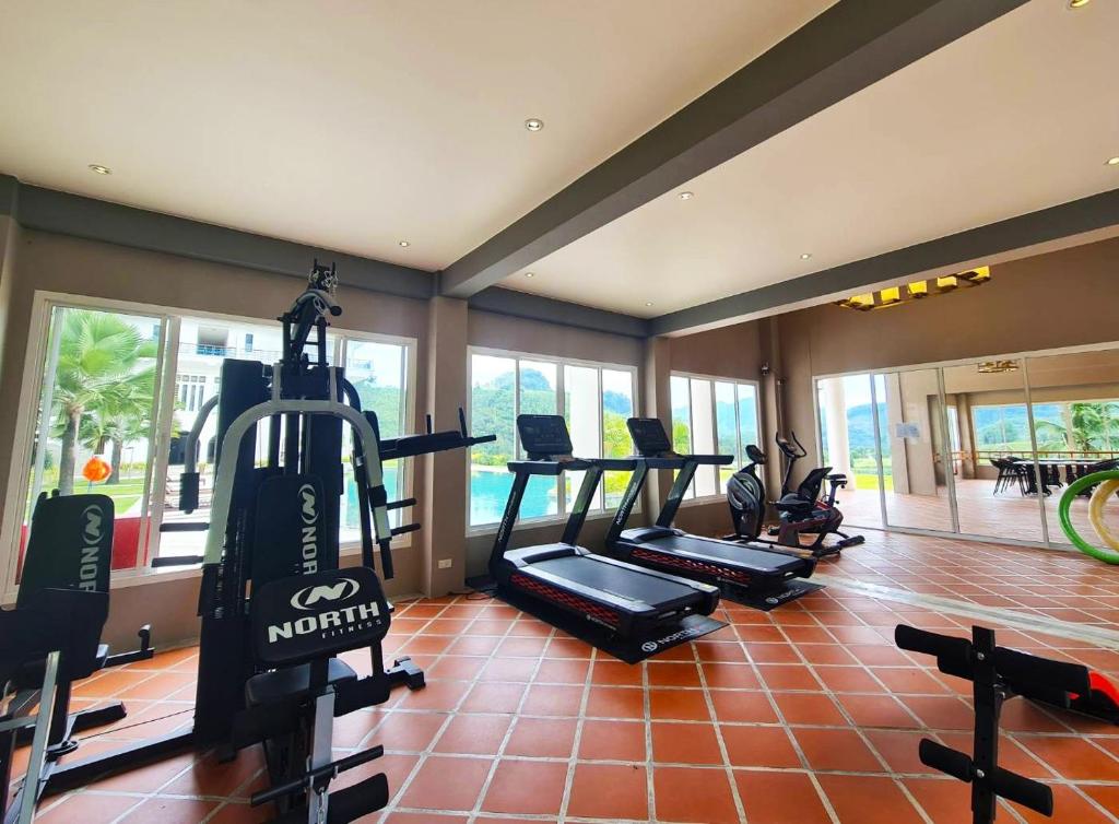 Fitness centrum a/nebo fitness zařízení v ubytování Katathong Golf Resort & Spa