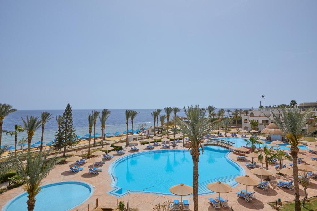 Bazén v ubytování Pickalbatros Royal Grand Sharm - Adults Friendly 16 Years Plus nebo v jeho okolí