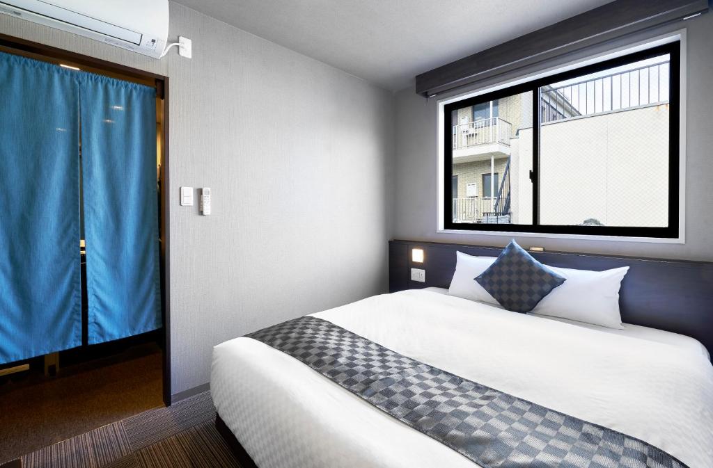 Postel nebo postele na pokoji v ubytování Hotel Kuu Kyoto