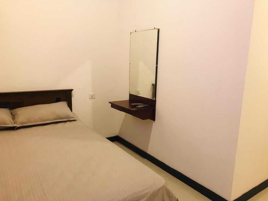 Postel nebo postele na pokoji v ubytování Hotel Ganthera Kataragama