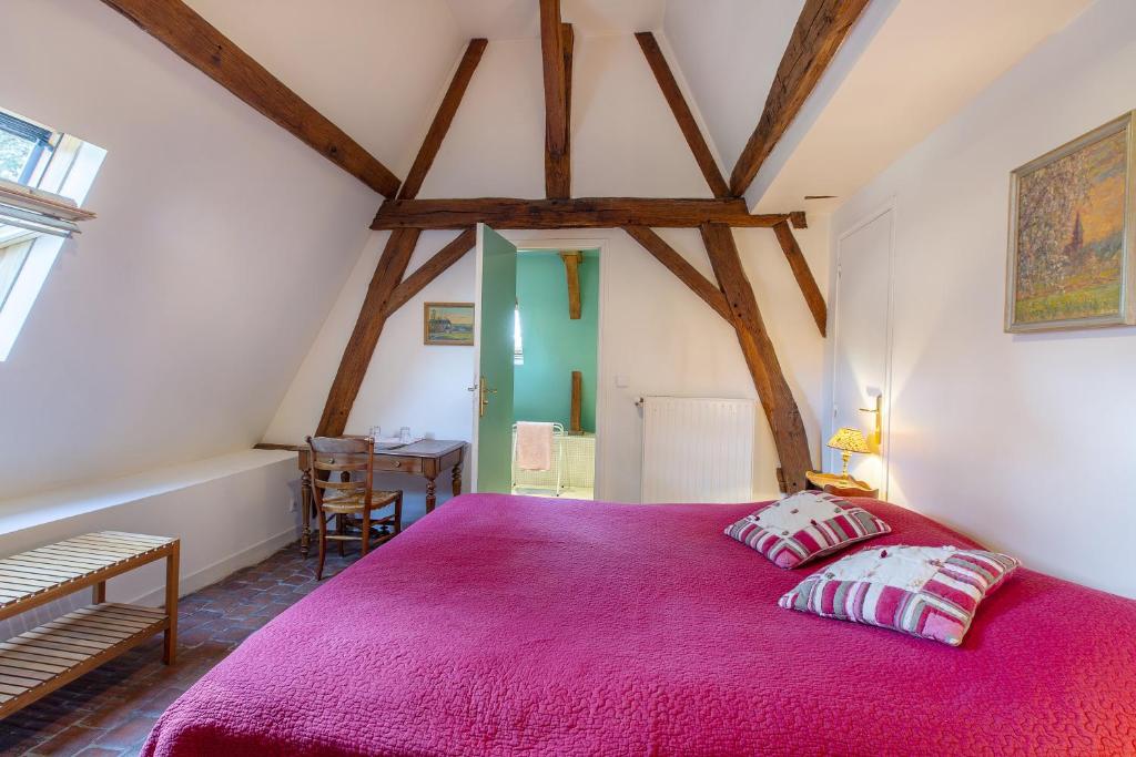 Postel nebo postele na pokoji v ubytování Manoir de la Voute maison d'hôtes