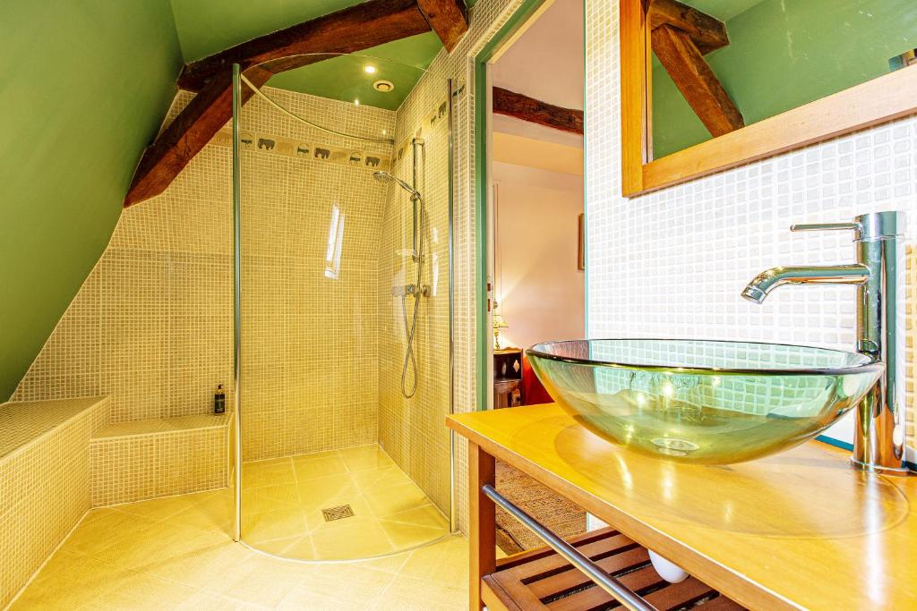 Koupelna v ubytování Manoir de la Voute maison d'hôtes