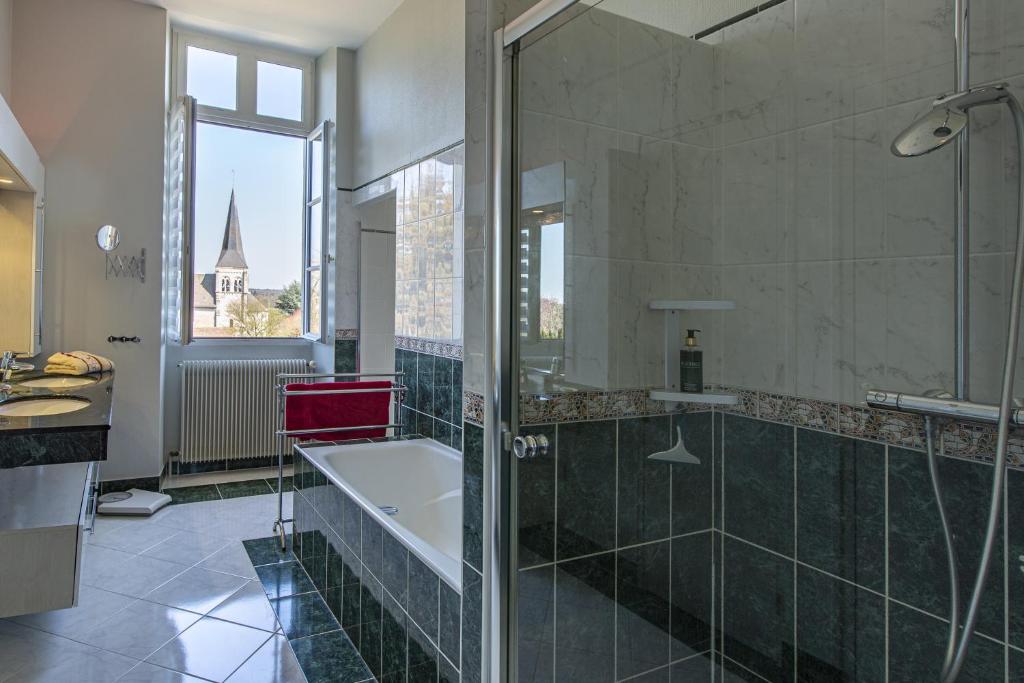 Koupelna v ubytování Manoir de la Voute maison d'hôtes