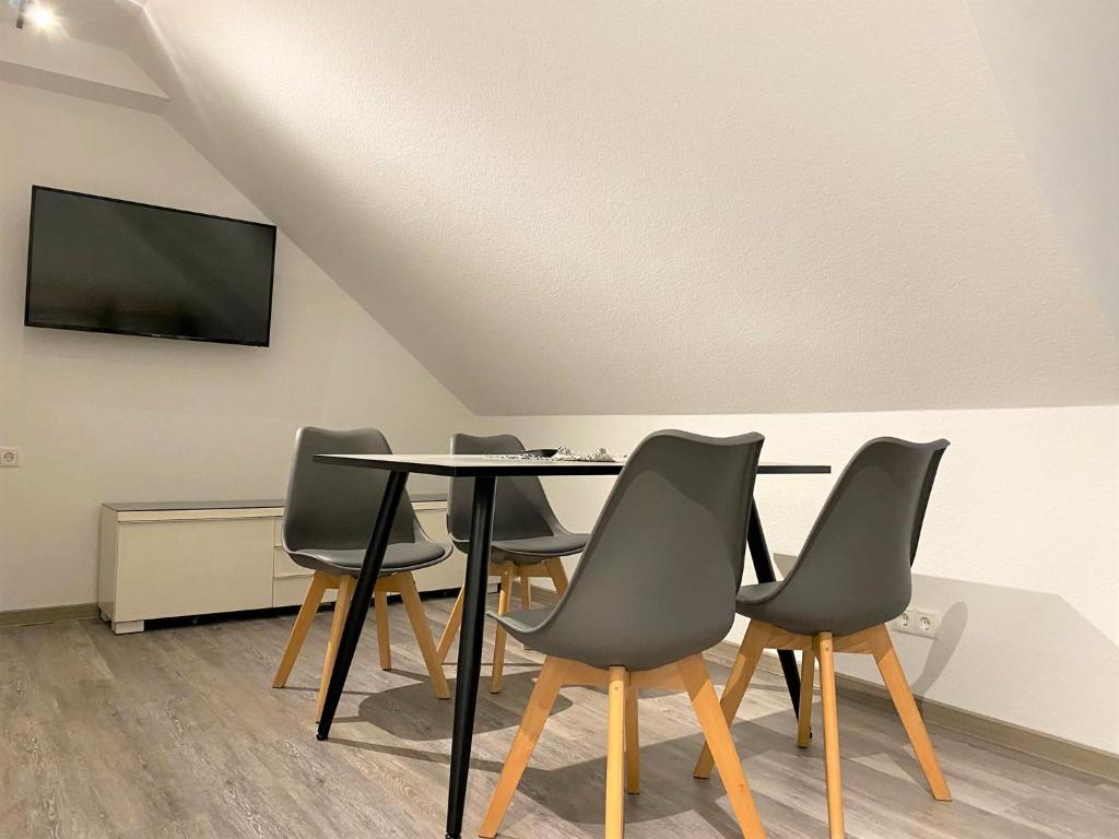 Fancy, EP Tickets über uns erhältlich - 3