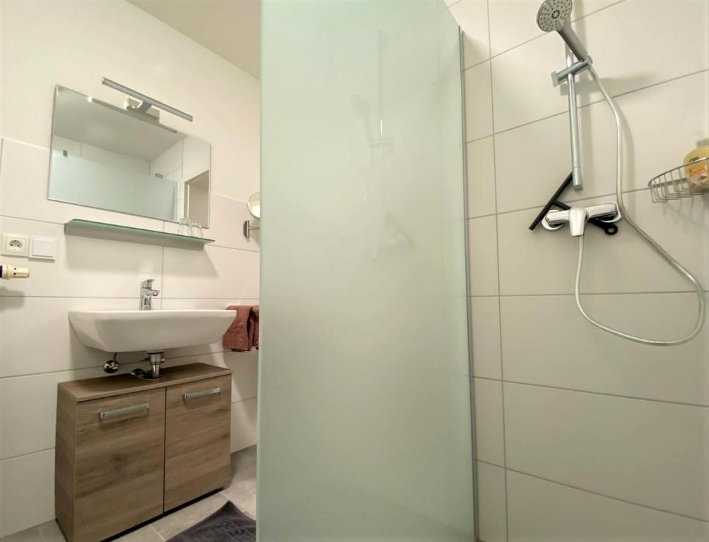 Fancy, EP Tickets über uns erhältlich - 8