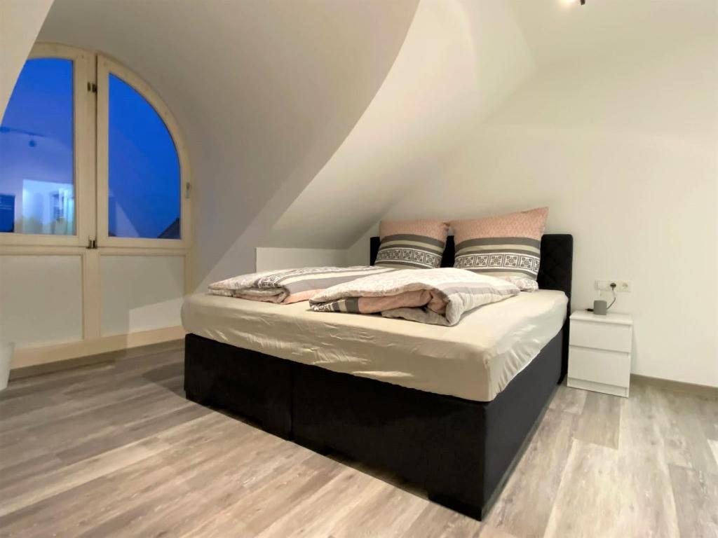 Fancy, EP Tickets über uns erhältlich - 4