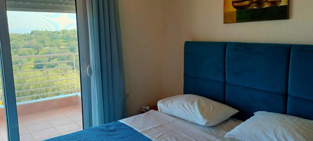 Postel nebo postele na pokoji v ubytování Apostolos Private Resindence