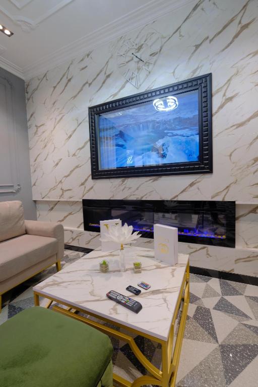 TV a/nebo společenská místnost v ubytování NOLEA Boutique Hotel