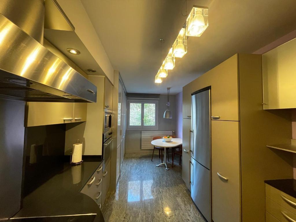 Kuchyň nebo kuchyňský kout v ubytování Appartement chic au centre HUT 08087