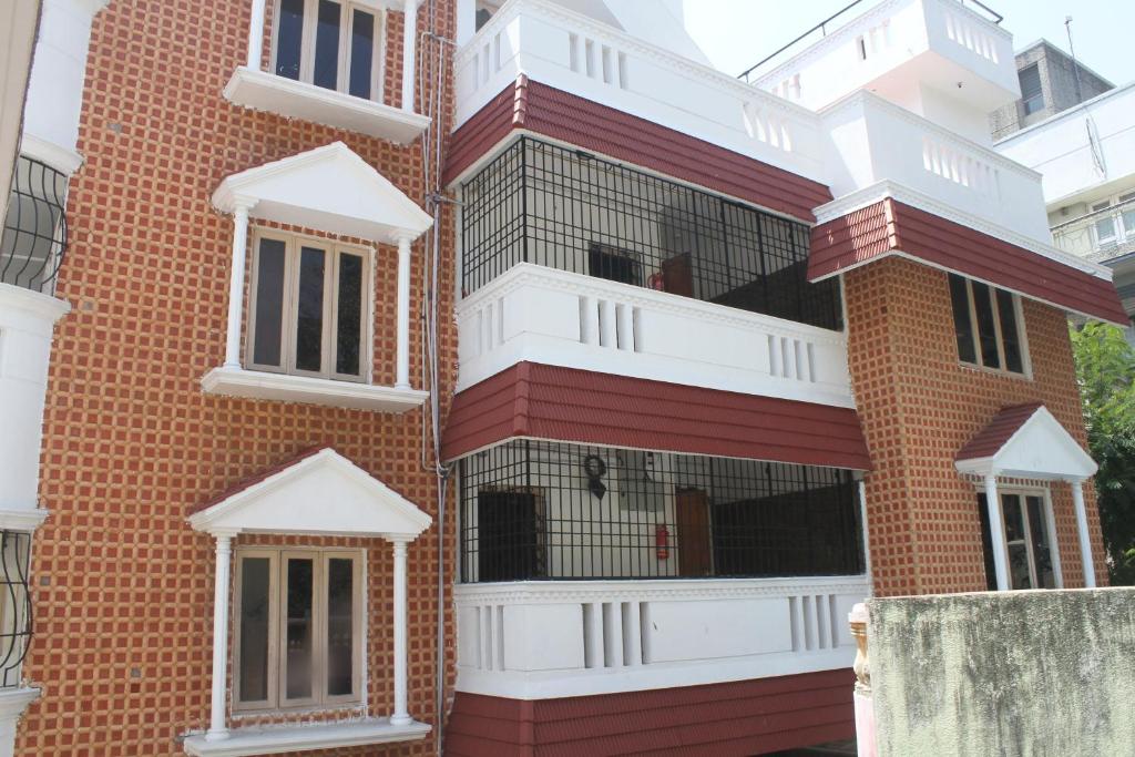 Skyry Hotels T Nagar - Housity