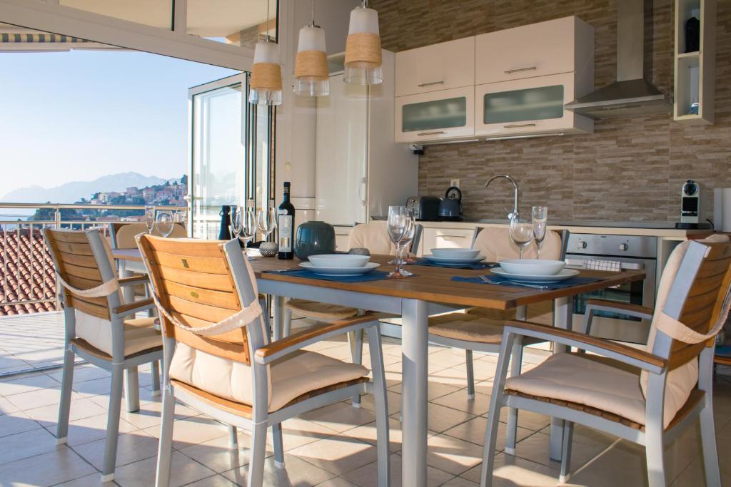 Kuchyň nebo kuchyňský kout v ubytování Penthouse Altus