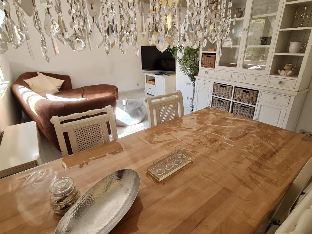 a living room with a wooden table and a couch at Lilli`s Ferienwohnung in Sinsheim
