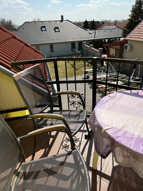 Balkón nebo terasa v ubytování Csikós Apartman